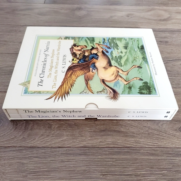 The Chronicles of Narnia Full-Color Gift Edition Box Set - Picture 3 of 11